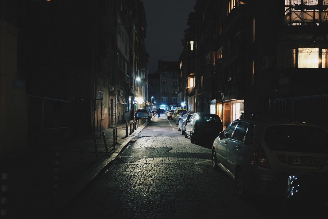 улица алея тъмно