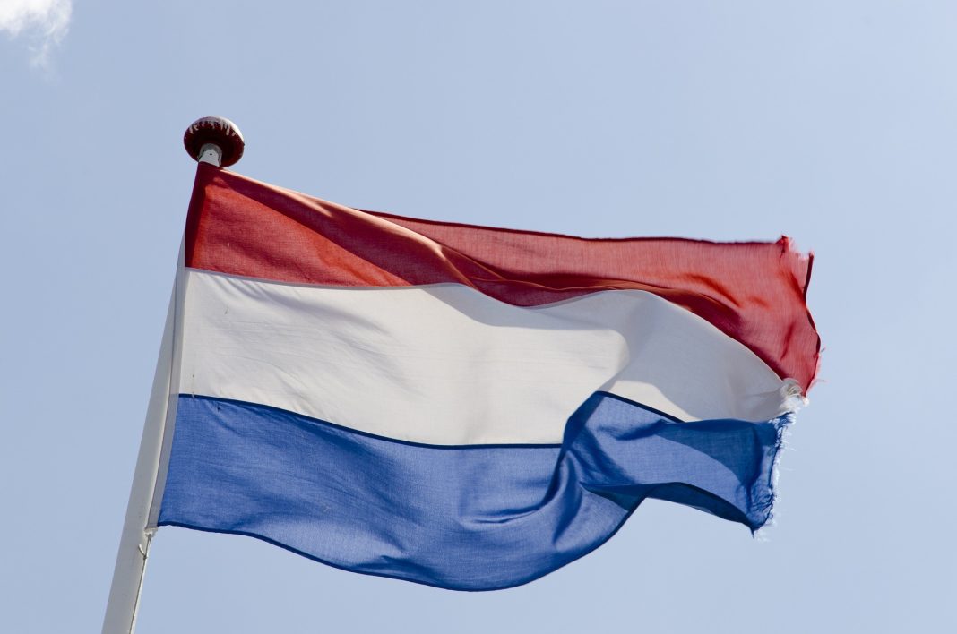 Нидерландия знаме