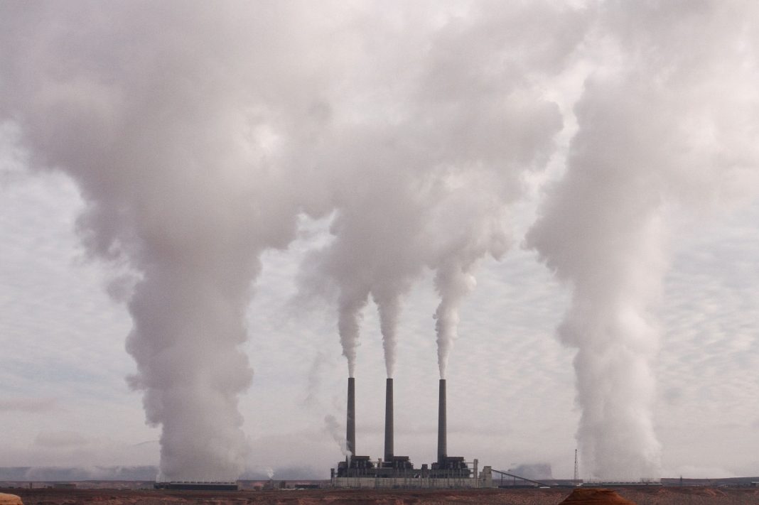 фабрика замърсяване на въздуха