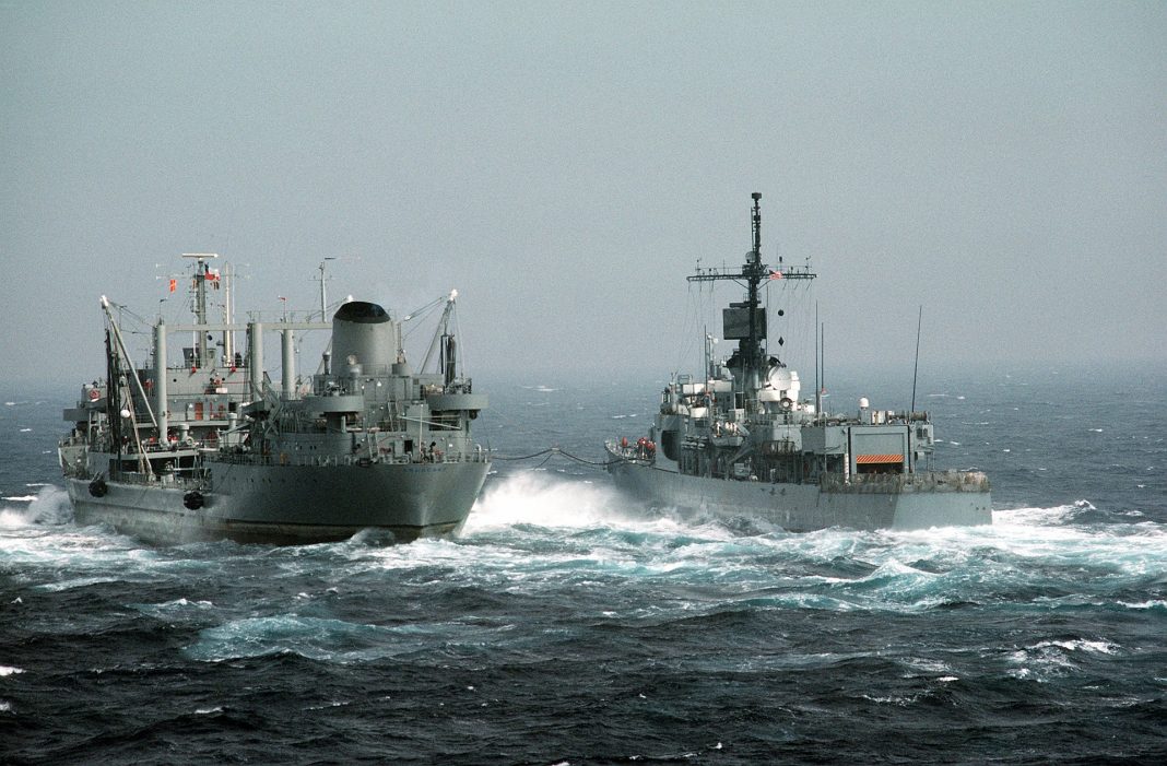 военни кораби